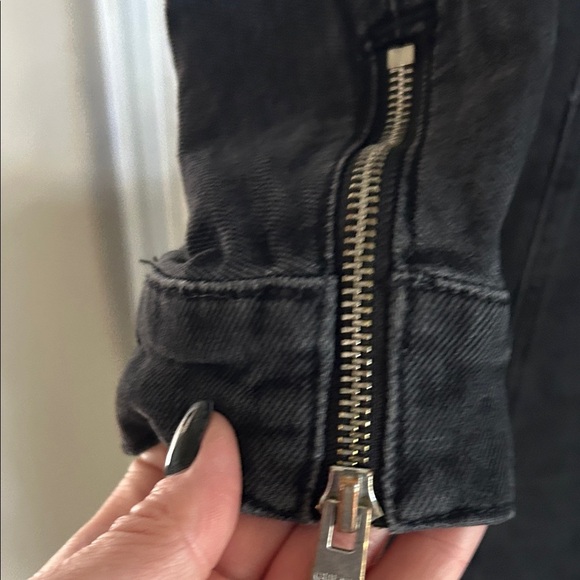 Guess Black Denim Jacket with Zipper Details - Picture 5 of 10